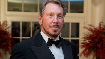 Larry-Ellison-y-Nikita-Kahn-AmoMama