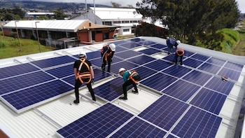 Costa Rica acelera su apuesta por la energía solar para reducir la dependencia del agua y atraer inversiones millonarias