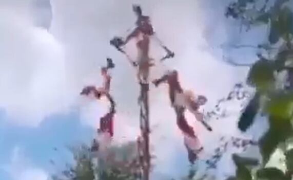 Se accidentan voladores de Papantla en Veracruz. (Captura de pantalla)