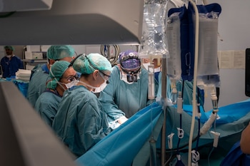 Equipo quirúrgico del Hospital Vall