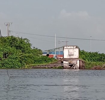 Colapsa torre de energía en