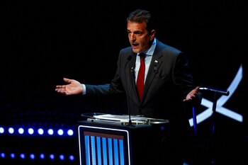 Si bien se mantuvo en