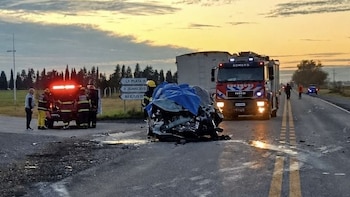 Tragedia en Córdoba: tres personas murieron en un choque entre una camioneta y un camión con acoplado