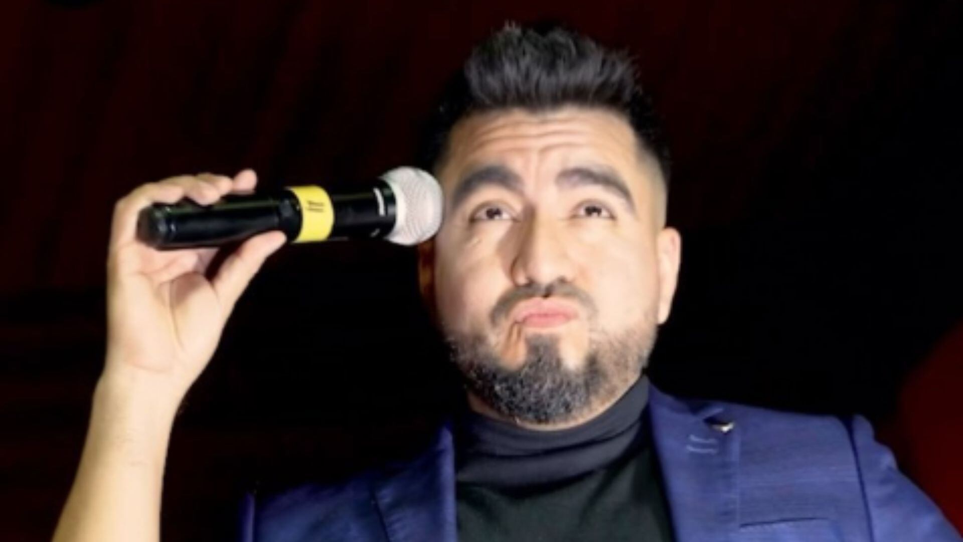 Jhovanoty enciende las redes con una crítica irónica sobre entrevistas íntimas y desata debate digital - crédito @peretantico/IG