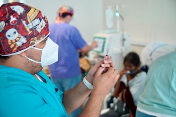 Un profesional de la salud