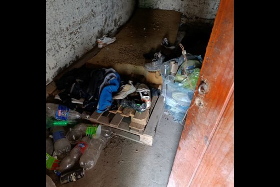 La inspección en Salta detectó que siete empleados vivían con piso de tierra, camas de palets y baños de letrinas