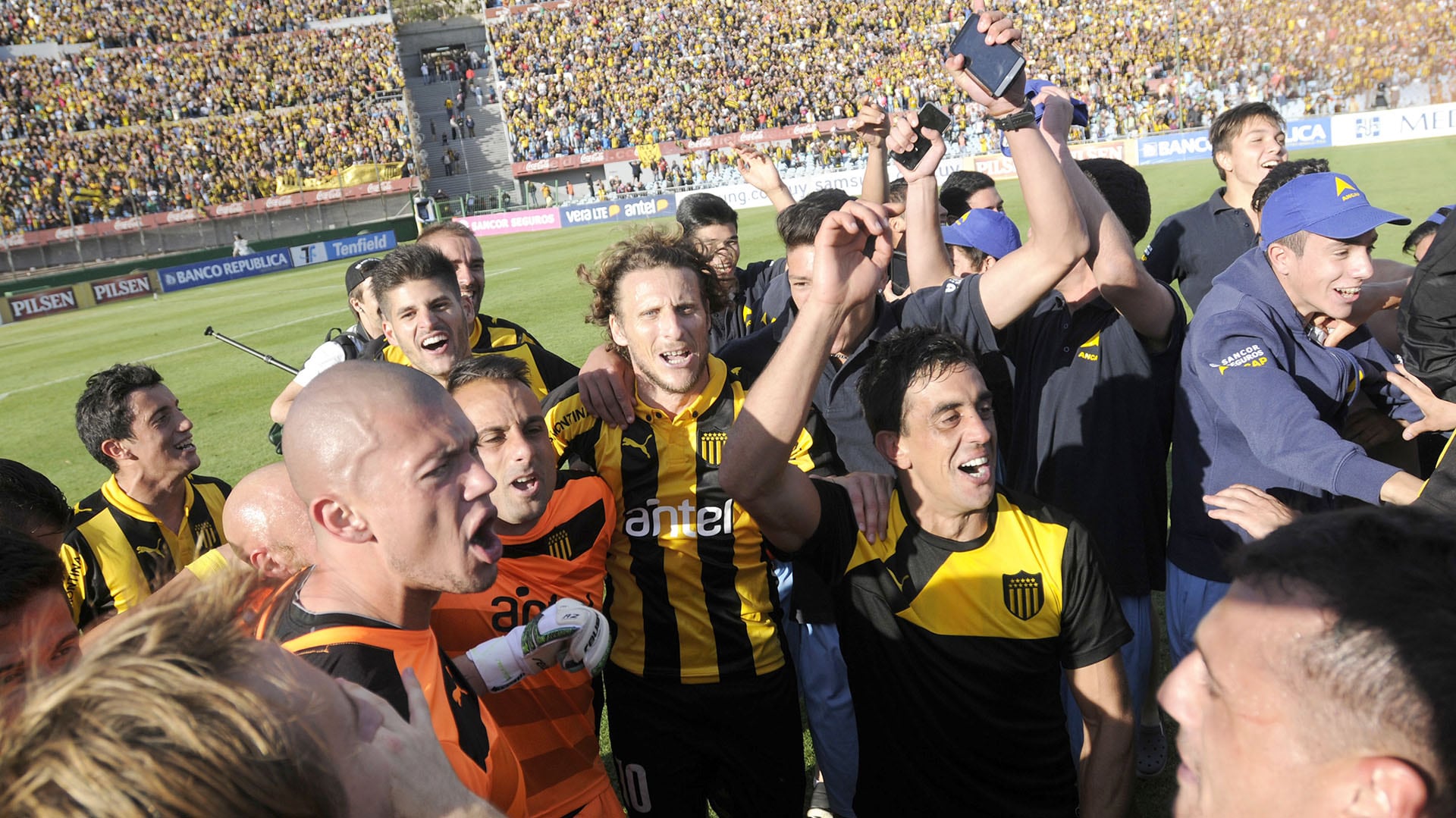 El Club América fue el club mexicano que más sedujo a Forlán, debido a su historia y los colores similares a los de Peñarol. (Foto: Sandro Pereyra/LatinContent/Getty Images)