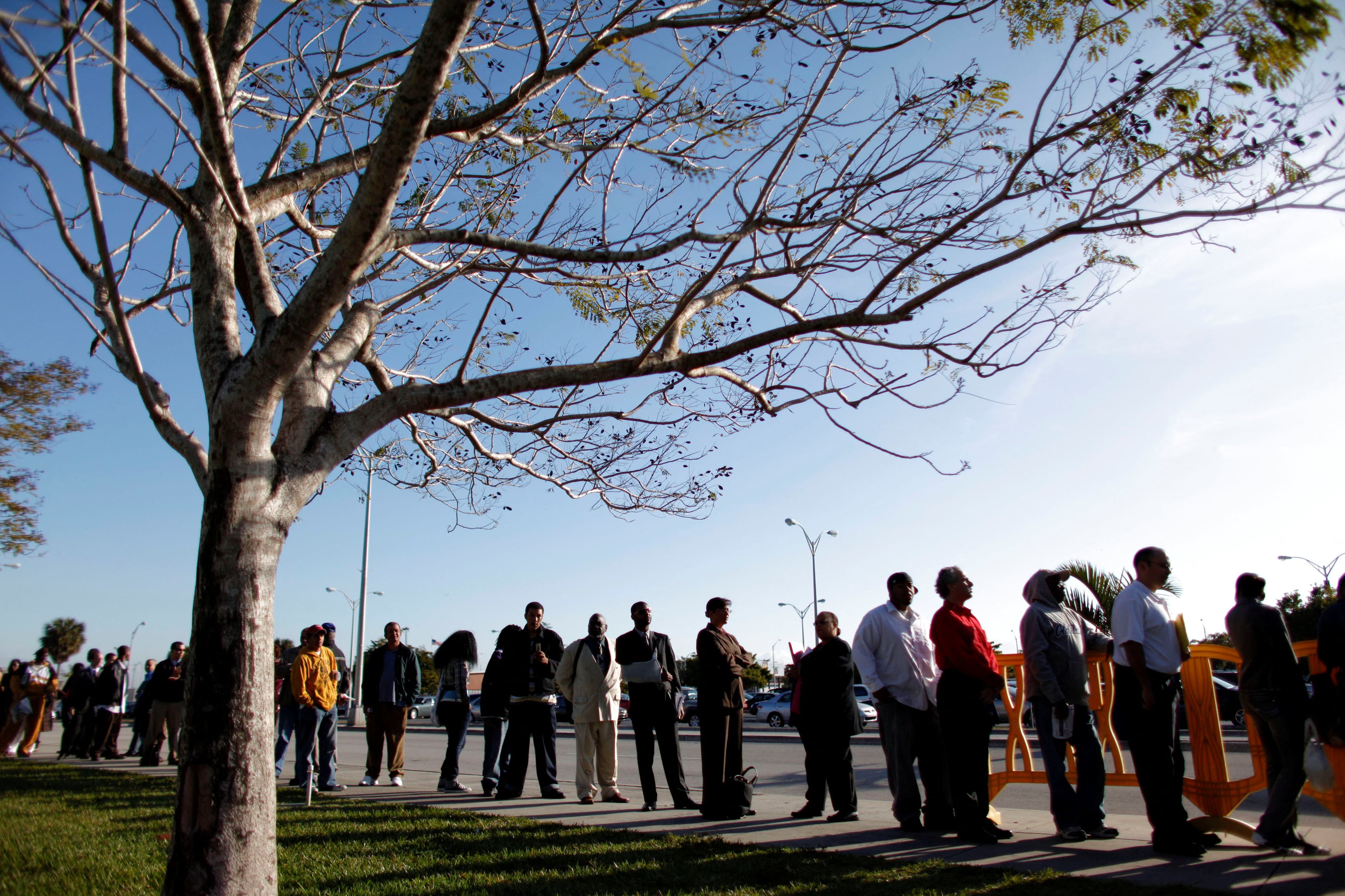 Los alumnos de secundaria que cursan dual enrollment en colleges públicos de Florida podrían quedar excluidos si no acreditan su situación migratoria (REUTERS/Carlos Barria/File Photo)