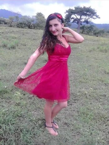 La condena fue dictada por el delito de parricidio, imponiendo la pena mínima de 20 años según el Código Penal hondureño. (Foto: Redes sociales)