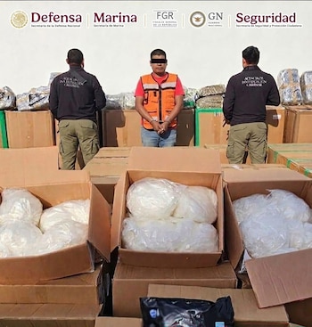 Capturan a un hombre que intentó pasar droga disfrazada de dulces de coco en Tabasco. Gabinete de seguridad.