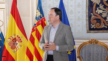 Llorca traslada "preocupación y cercanía"