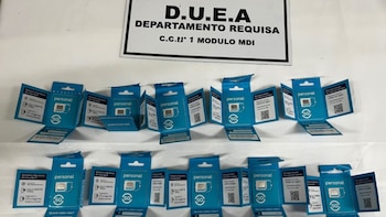 Intentaron ingresar 10 chips de celulares al penal de Bouwer ocultos dentro de una mochila infantil