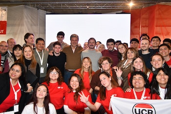 El presidente de la UCR Leonel Chiarella junto al intendente de Trelew Gerardo Merino