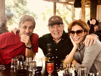 Julieta y Pablo junto a