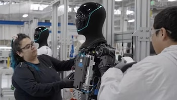 Tesla - Optimus - robot - IA - tecnología - 28 de septiembre