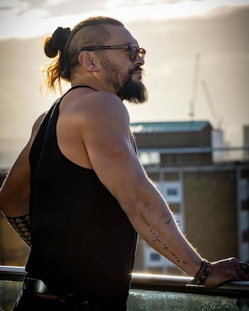 El moño en la coronilla