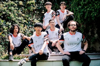 Fotografía cedida hoy por Riot