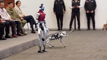 Edomex atenderá inseguridad con robots: Ceci y cachorro K7 se suman como asistentes del C5 en la entidad