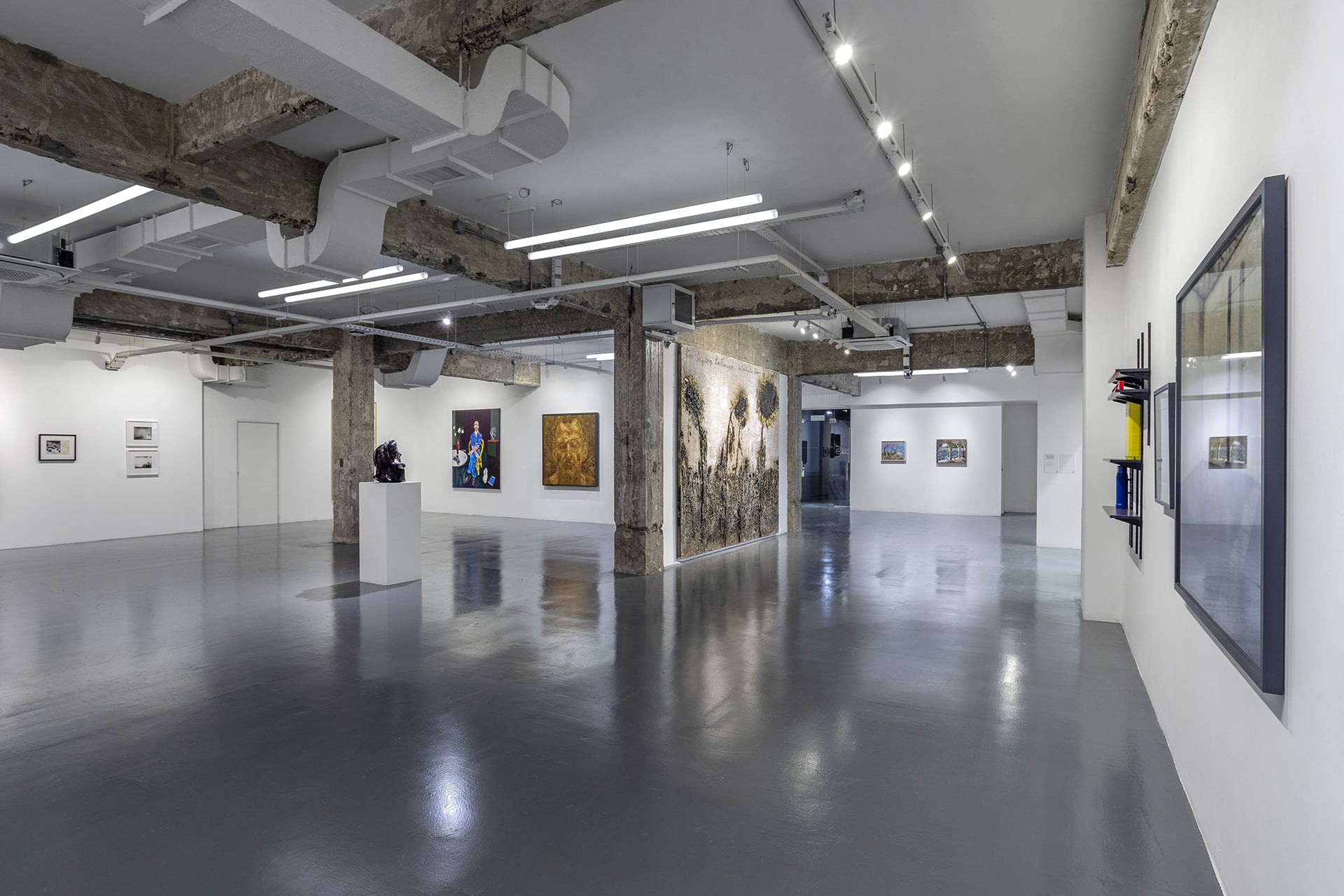 La colección cuenta con alrededor de 700 obras, con más de 110 artistas