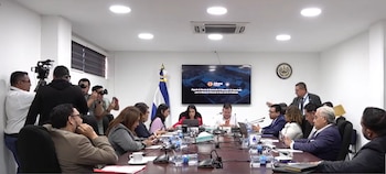 La Comisión de Hacienda aprobó un refuerzo presupuestario de 2.5 millones de dólares para la Dirección de Mercados Nacionales en El Salvador./(Asamblea Legislativa)