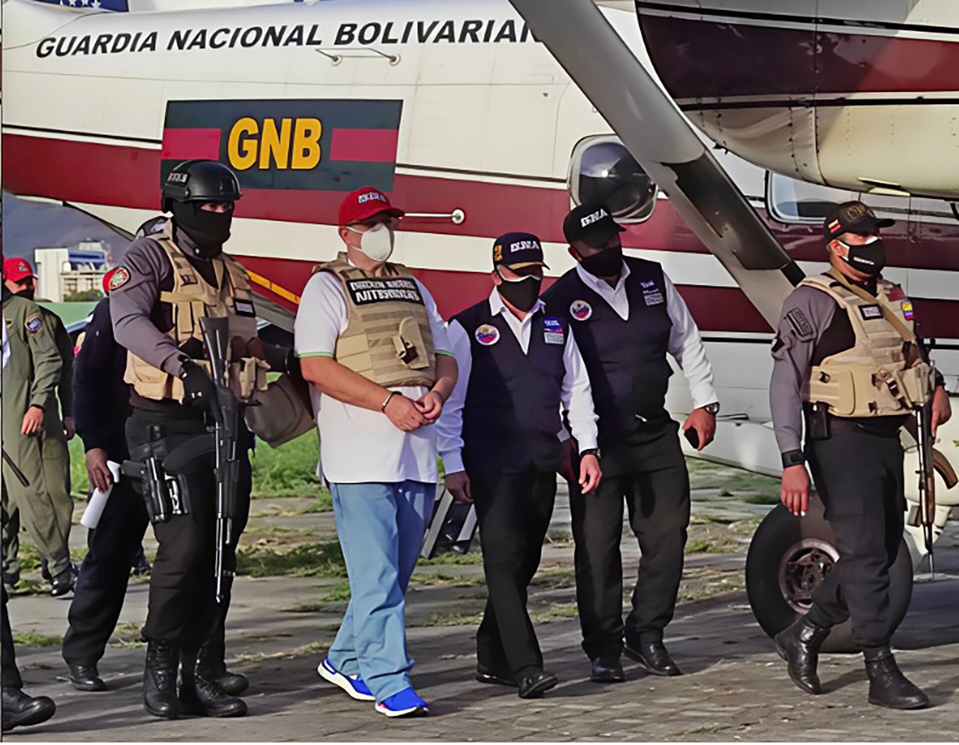 Funcionarios trasladan a Emilio Martínez, alias Chichi Smith, detenido a Caracas