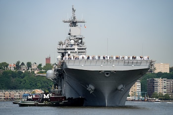 Marinos y personal del servicio