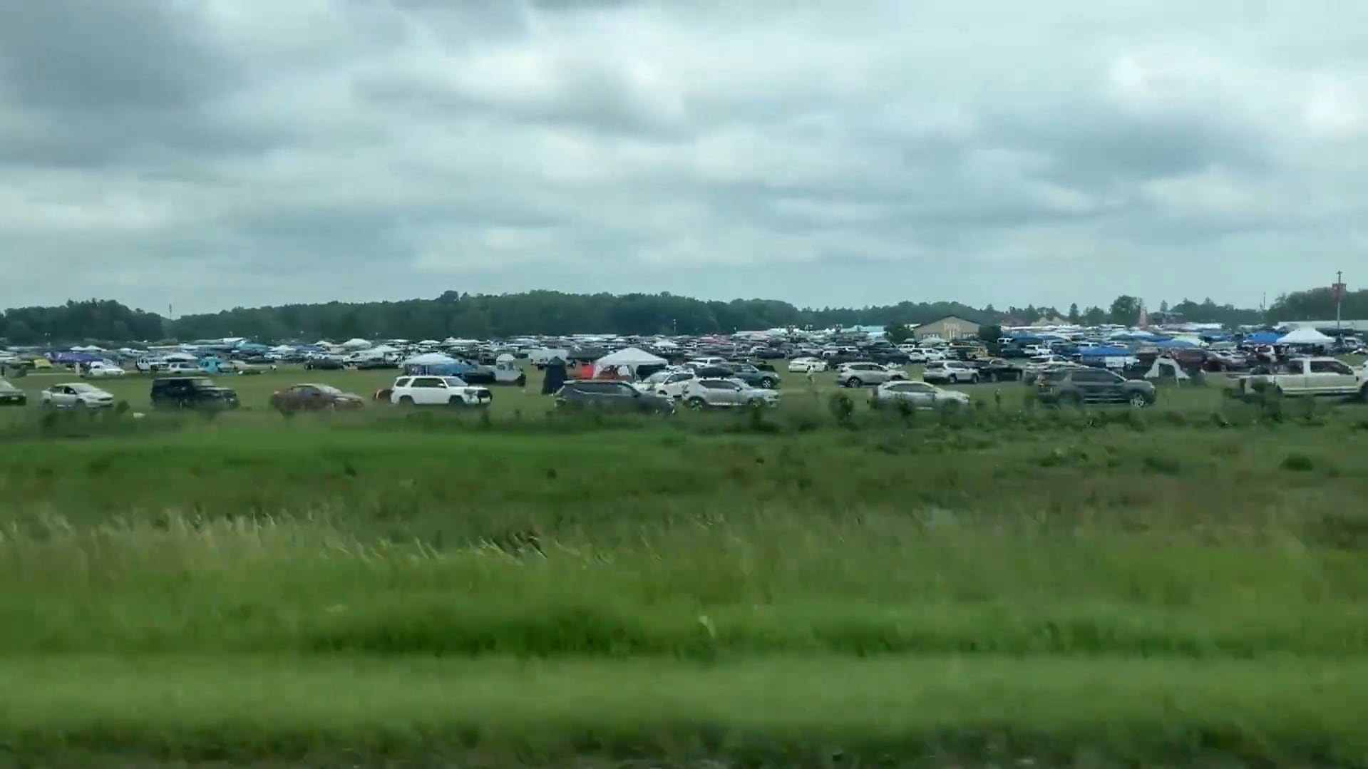 Personal de mantenimiento localizó el cuerpo durante una inspección matutina en el área de campamento (CBS News)