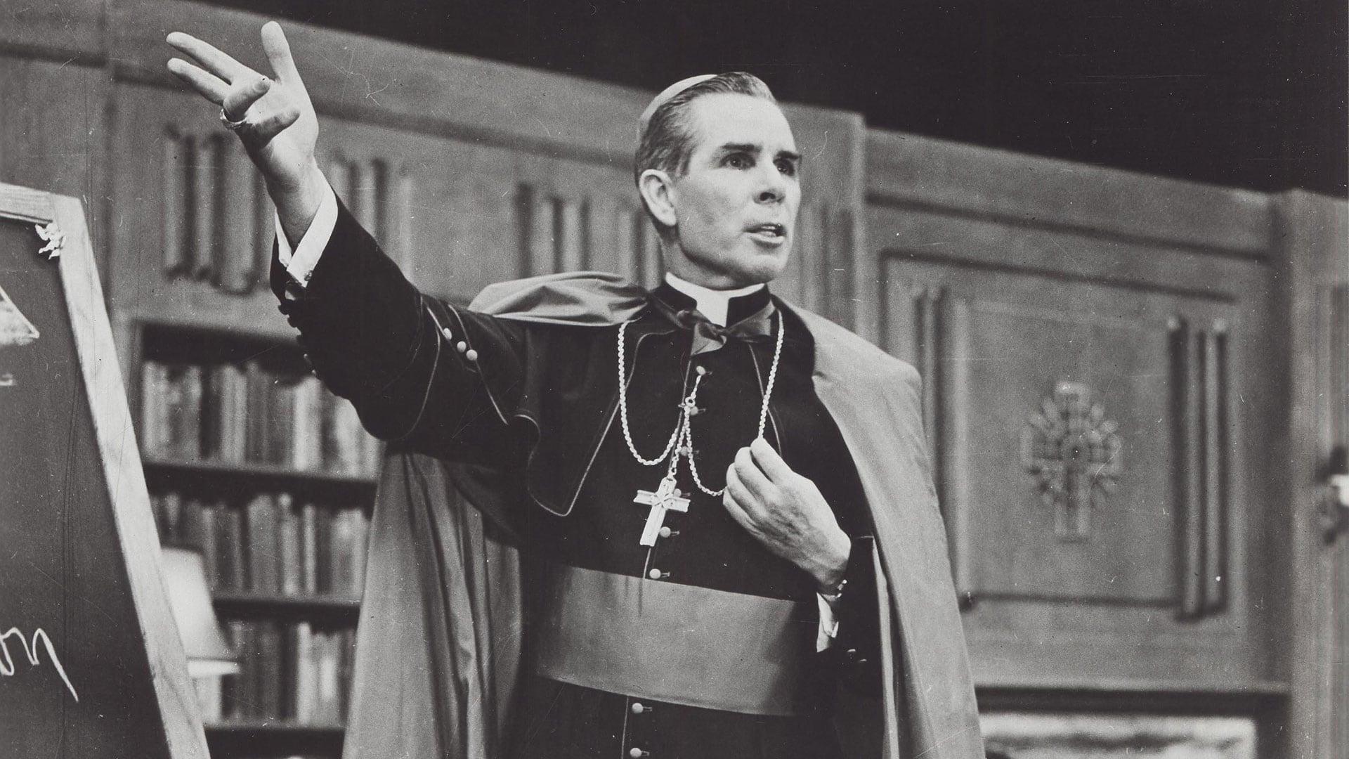 Fulton Sheen, el predicador que llevó la fe a la TV, avanza hacia la santidad