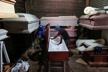 Aumentó la producción de ataúdes