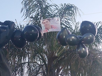 Despidieron con globos negros al
