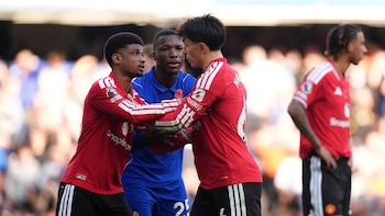 (Crónica) El Manachester City tropieza de nuevo y el Chelsea hunde al Manchester United