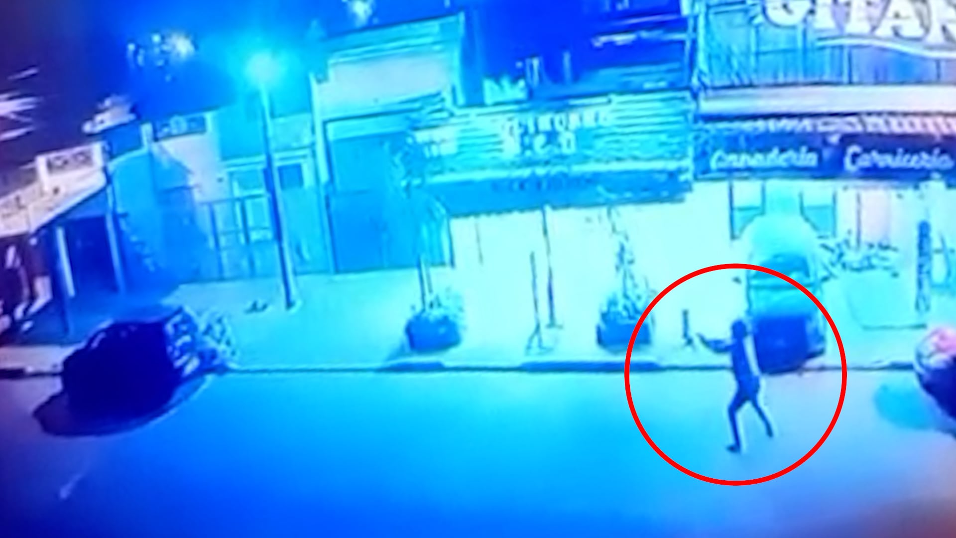 Rápido de reflejos, la víctima sacó un arma de entre sus ropas y repelió el ataque.
