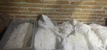 Charolas con presunta metanfetamina localizadas