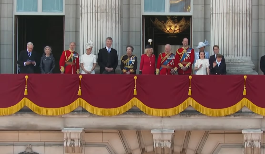 La familia real británica reunida por el Trooping The Colour 2026 en el balcón (BBC)
