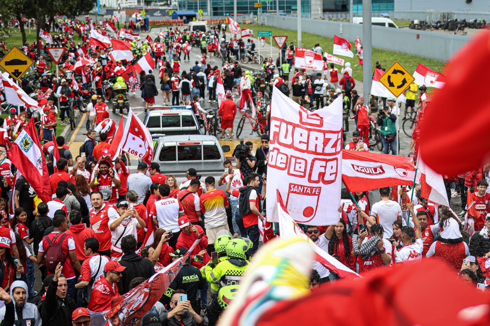 - crédito @SantaFe/X