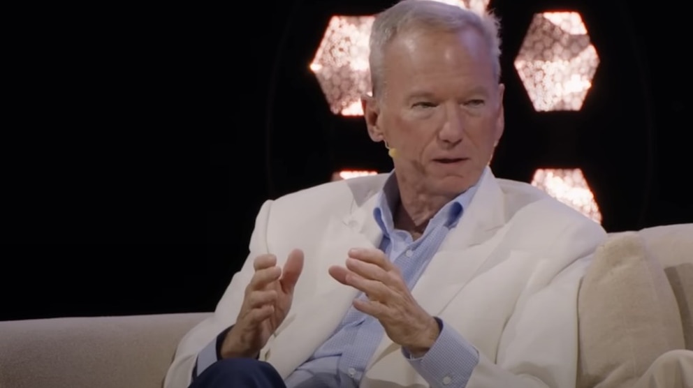 Eric Schmidt advierte que la inteligencia artificial será un factor clave para el crecimiento económico global