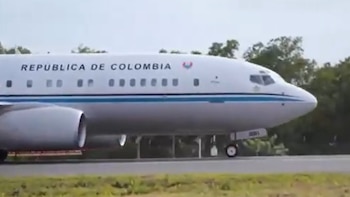 El avión presidencial recibió una bendición horas antes de la posesión de Abelardo de la Espriella