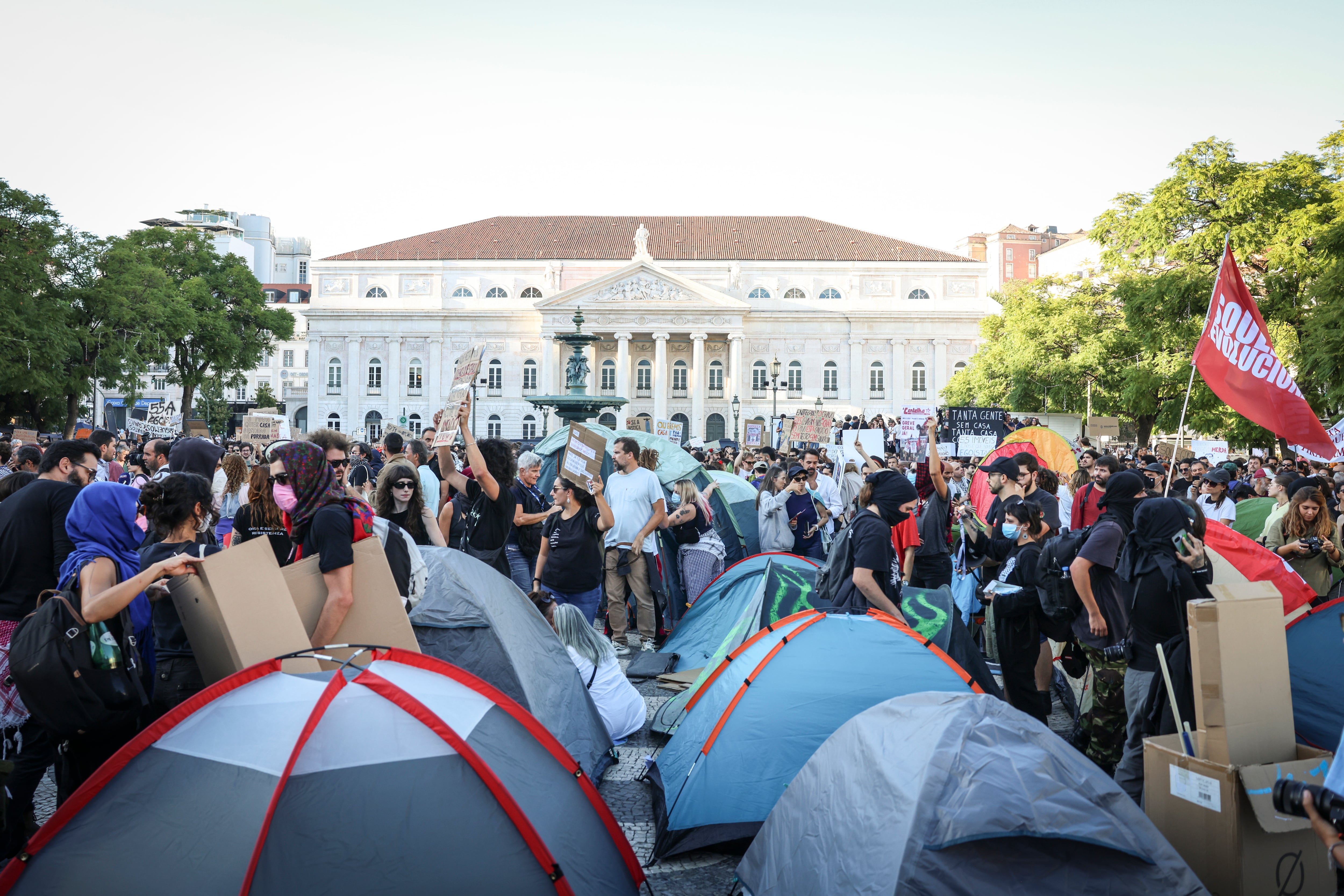 Los manifestantes por la crisis de vivienda en Portugal desafían al Gobierno y volverán a acampar en Lisboa