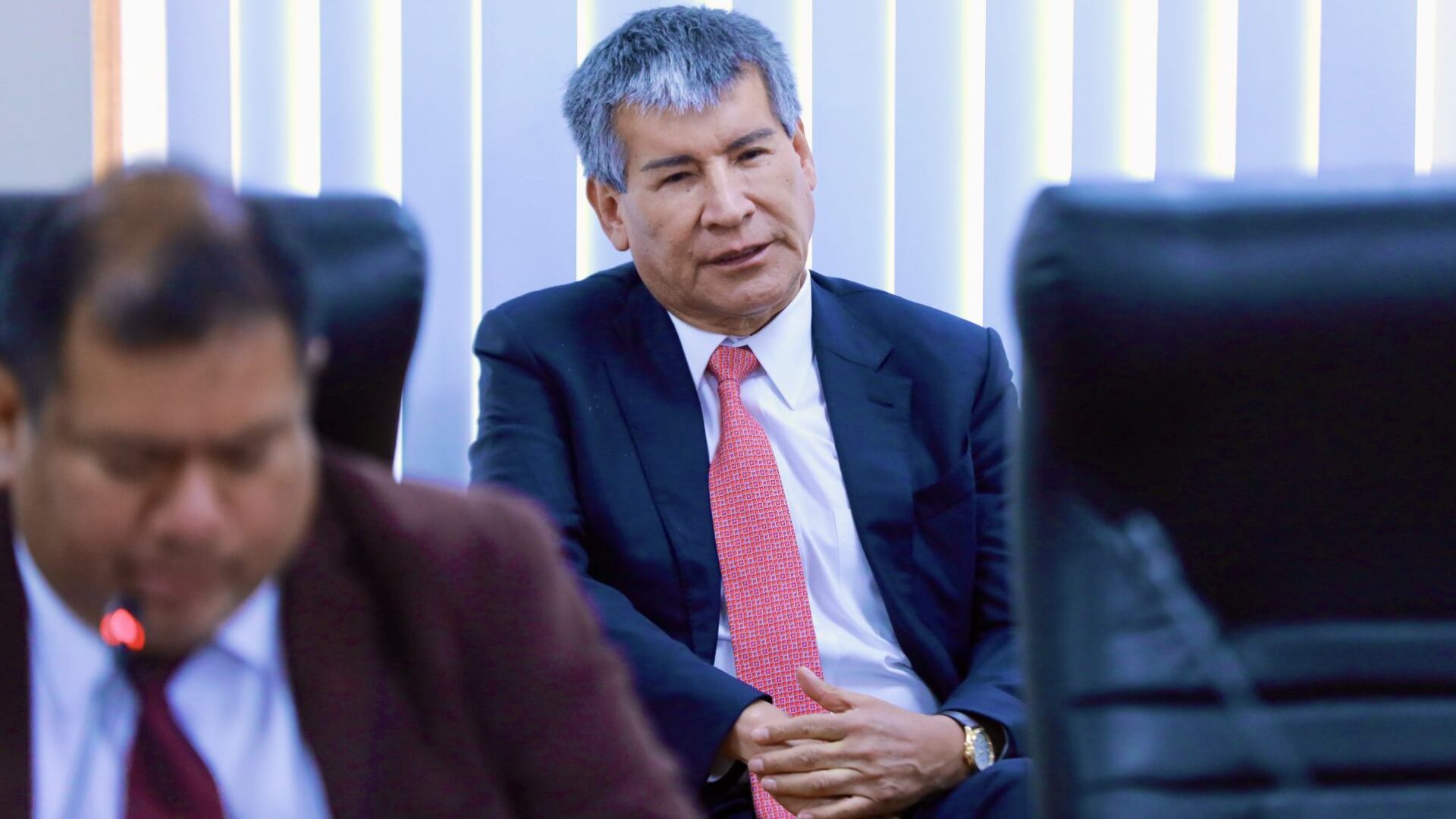 El gobierno regional de Ayacucho, bajo la dirección de Wilfredo Oscorima, enfrenta una crisis debido a la falta de avance en proyectos clave que fueron promesas de campaña. (gob)