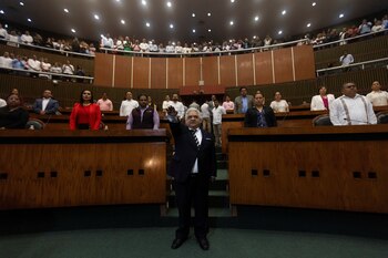 Gustavo Alarcon Herrera gestures on the day of his swear-in ceremony as the new mayor of Chilpancingo, following the killing of Alejandro Arcos, who had previously just taken office as the mayor, in Chilpancingo, state of Guerrero, Mexico October 10, 2024. REUTERS/Quetzalli Nicte-Ha