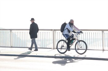 Varias personas abrigadas para combatir