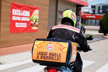 13/05/2020 Un empleado de Burger