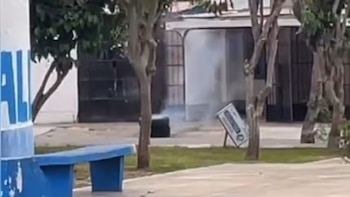Dejan granada de guerra en puerta de una casa en distrito chalaco.