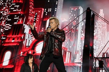 Billy Idol reconoce que superar los excesos del punk y las adicciones fue esencial para redescubrirse como artista y padre (AP/Ginnette Riquelme)
