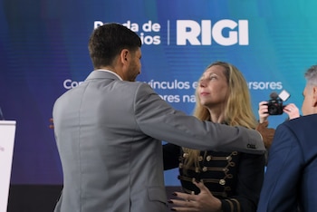 Karina Milei junto a Maximiliano Pullaro