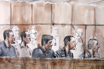 Boceto de la audiencia de 2007 en París contra varios acusados de integrar una red vinculada al Grupo Islámico Combatiente Marroquí, entre ellos Rachid Aït El Haj, Bachir Ghoumid y Fouad Charouali (AFP)