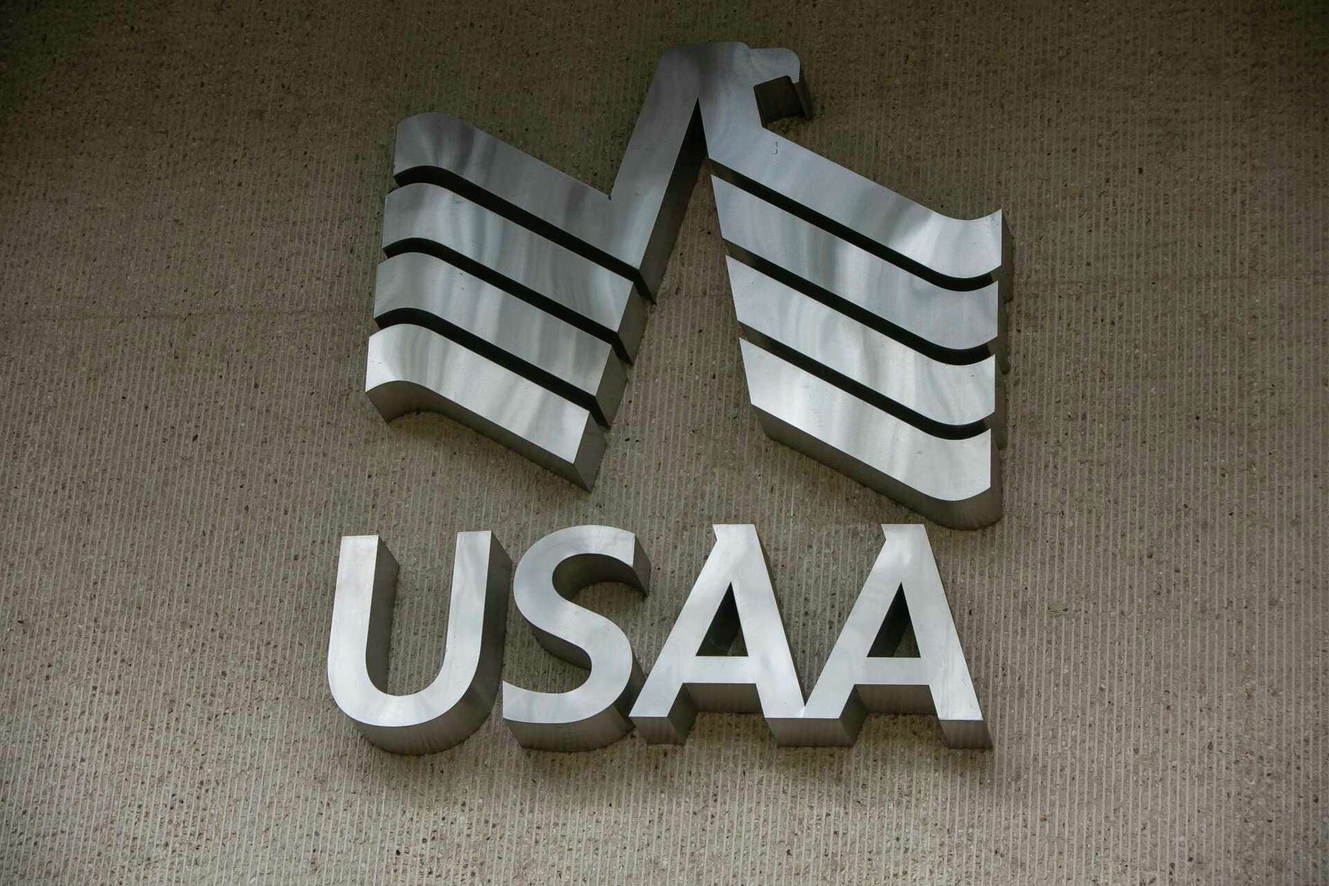 Los clientes de USAA con pólizas de automóvil activas entre 2023 y 2025 califican para el dividendo de 500 millones de dólares sin hacer trámites adicionales
