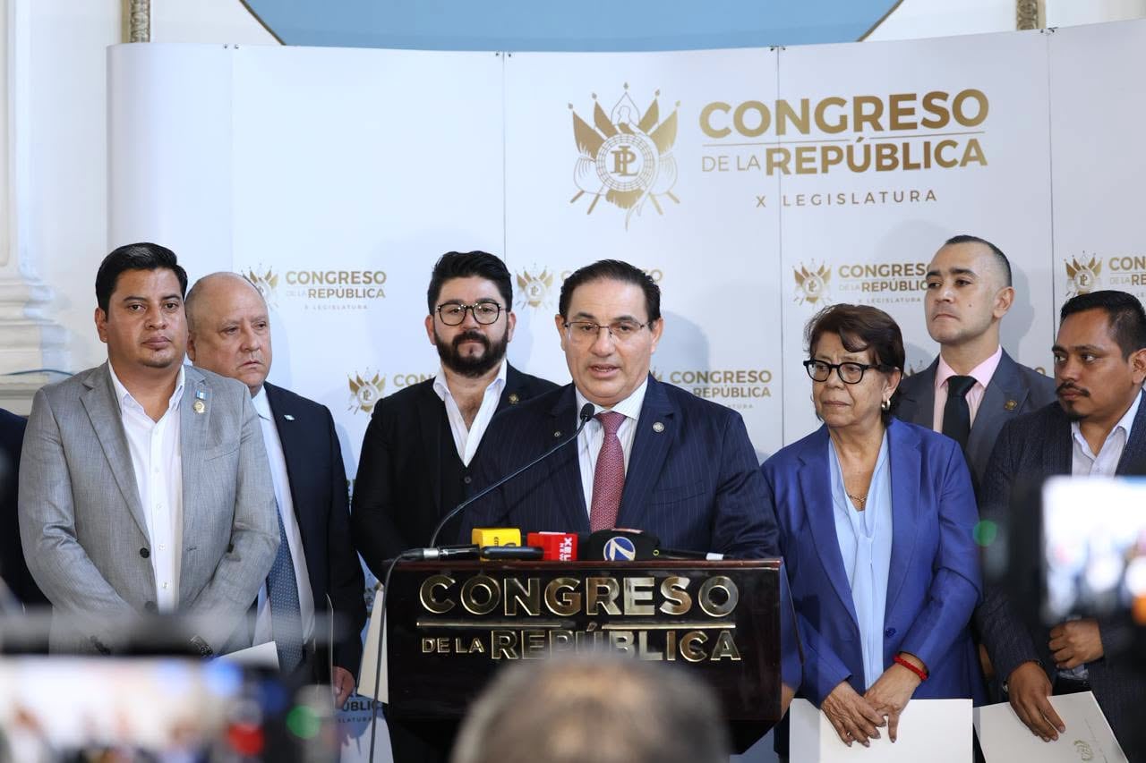 El ministro de Gobernación, Marco Antonio Villeda, presentó ambas propuestas ante la Comisión de Gobernación del Congreso, para que las iniciativas sean analizadas. (Organismo Legislativo)