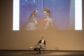 La curadora desarrolló su postura