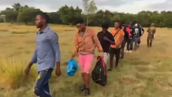 Ejército dominicano asesta nuevo golpe a la migración irregular: 30 haitianos son detenidos en Dajabón